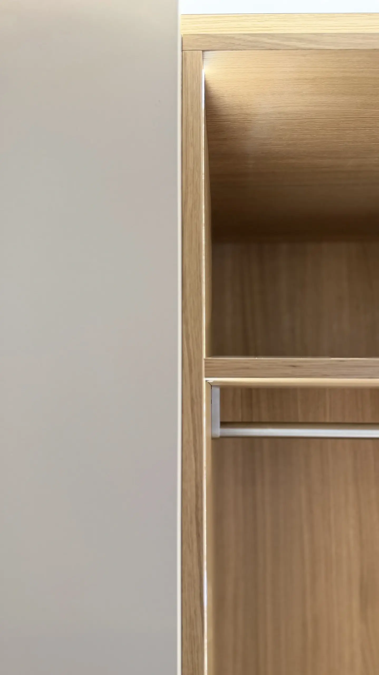 Schrank Detail Kleiderstange Edelstahl