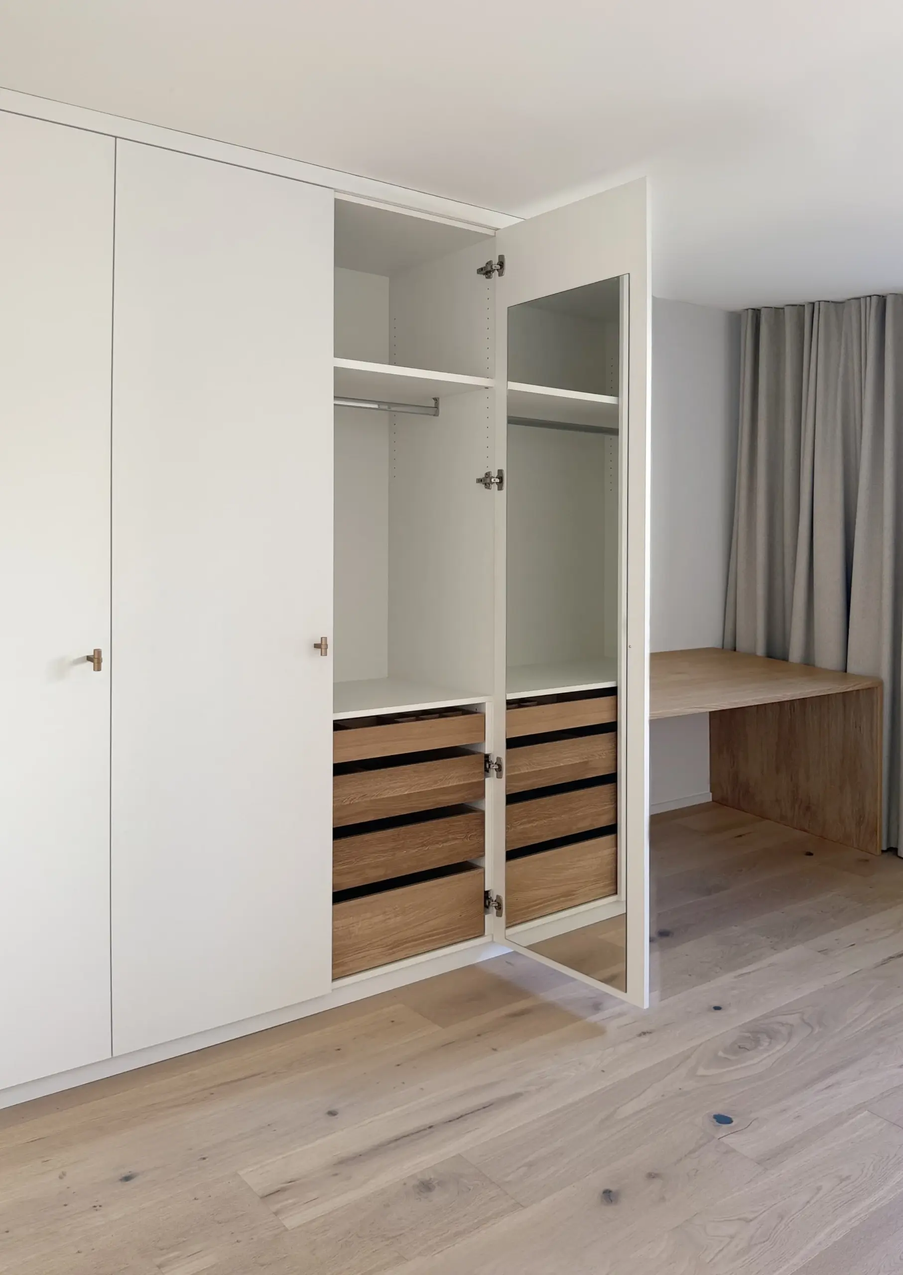 Schrank Kinderzimmer weiß offen 1