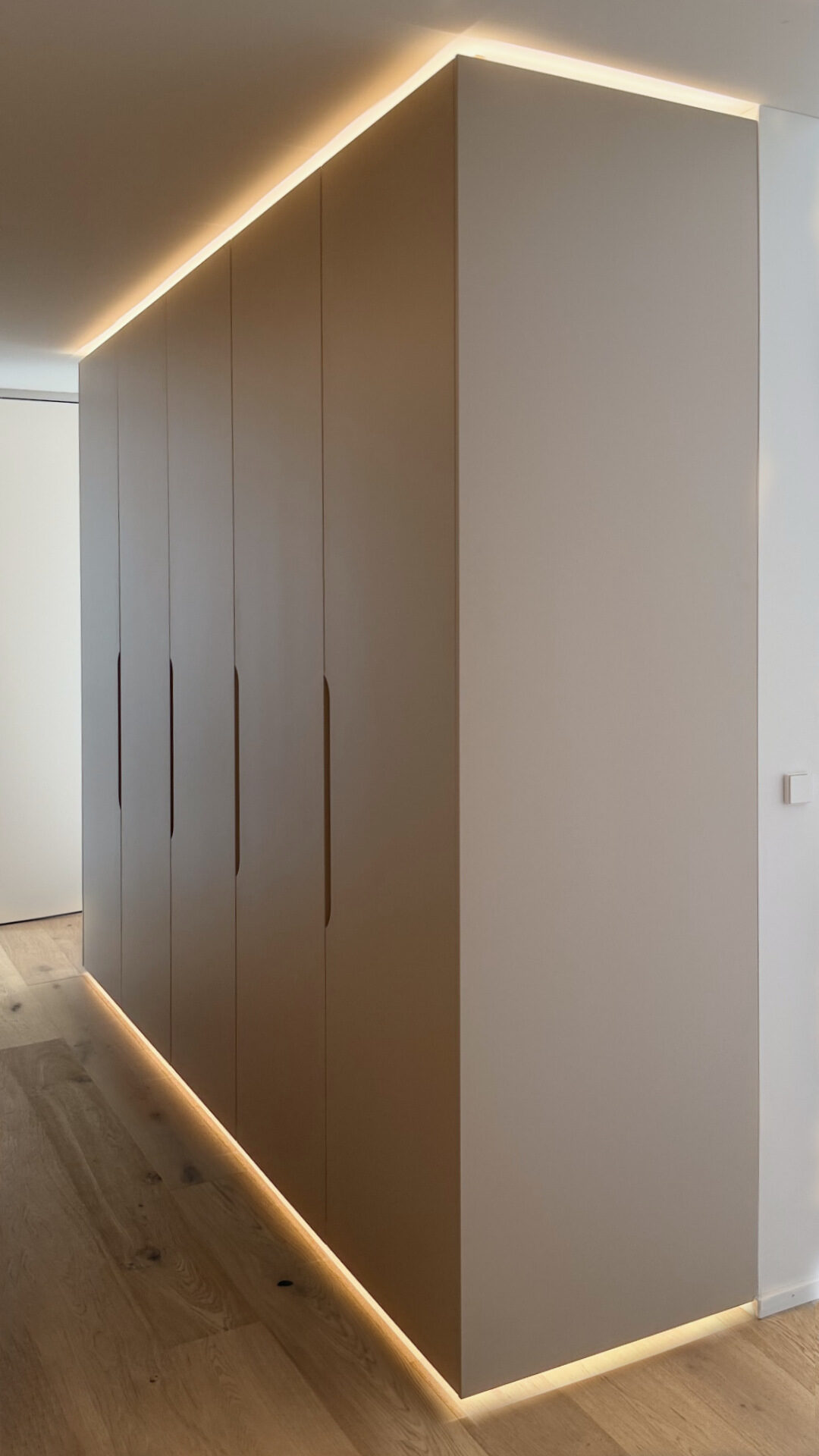 Einbauschrank beleuchtet