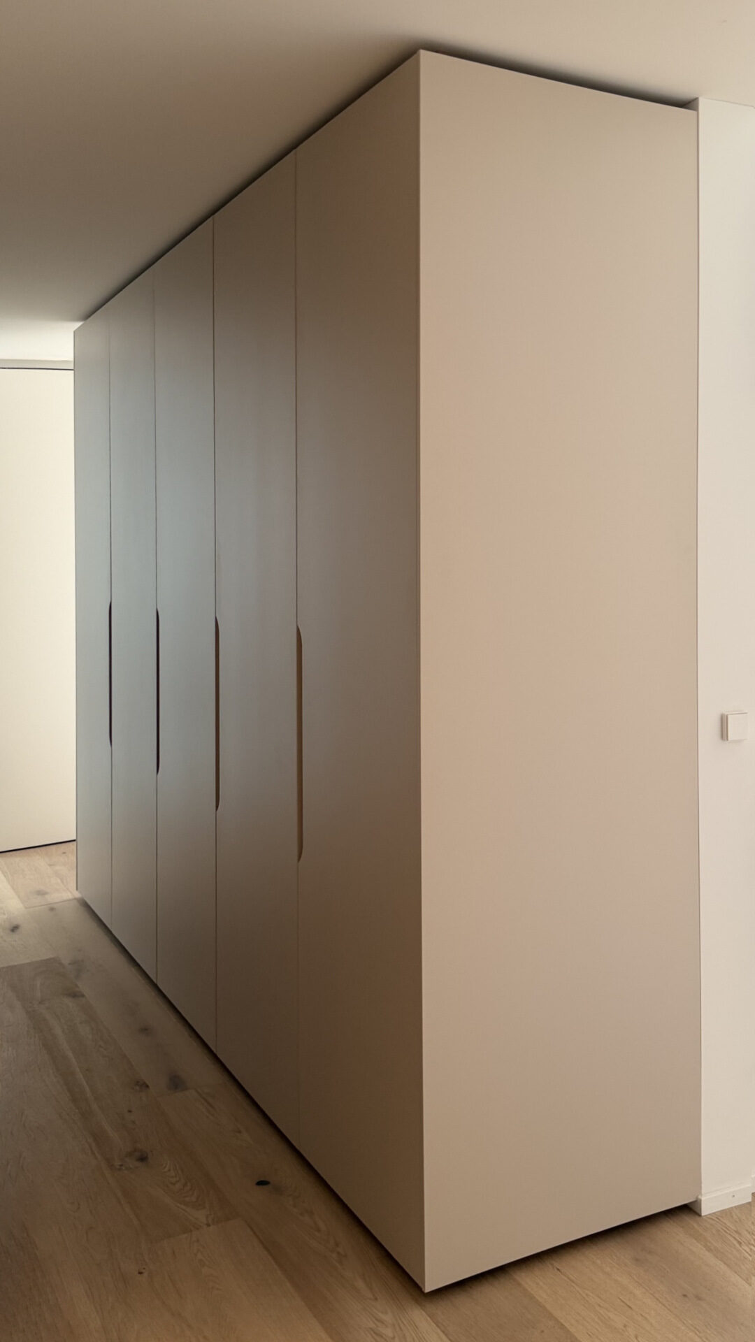 Einbauschrank beige
