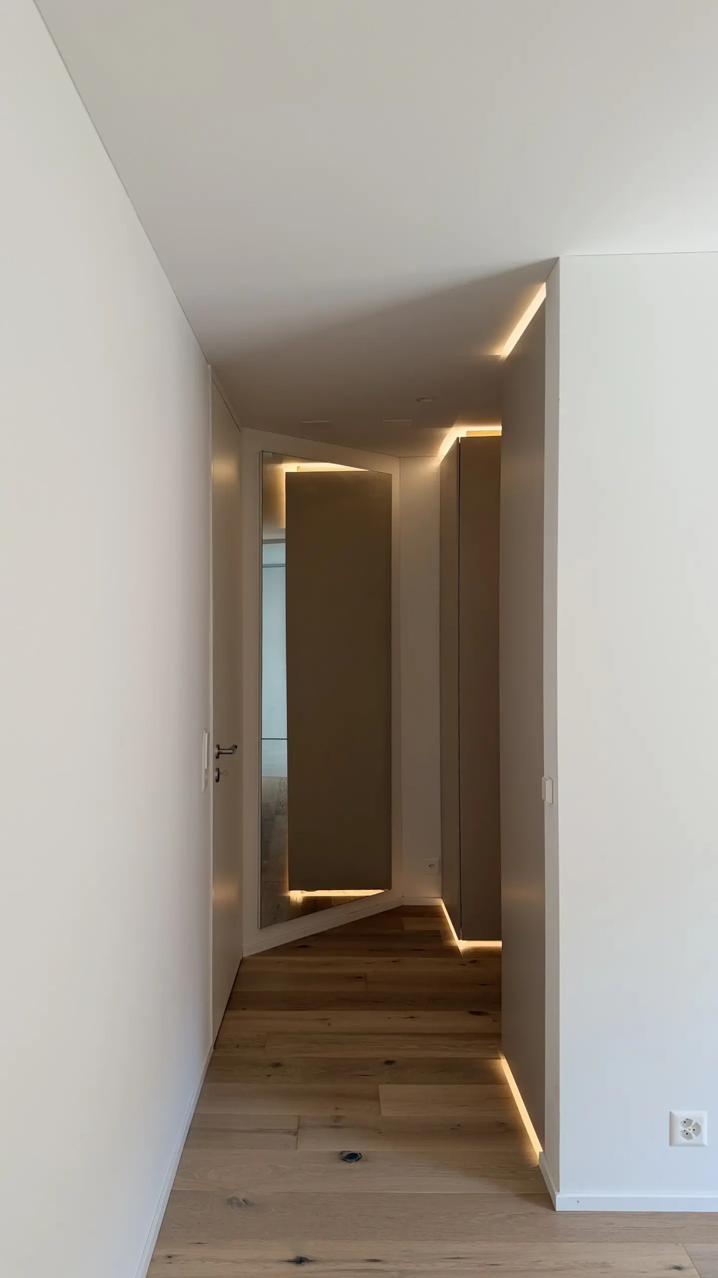 Schrankseiten von Schlafzimmer aus
