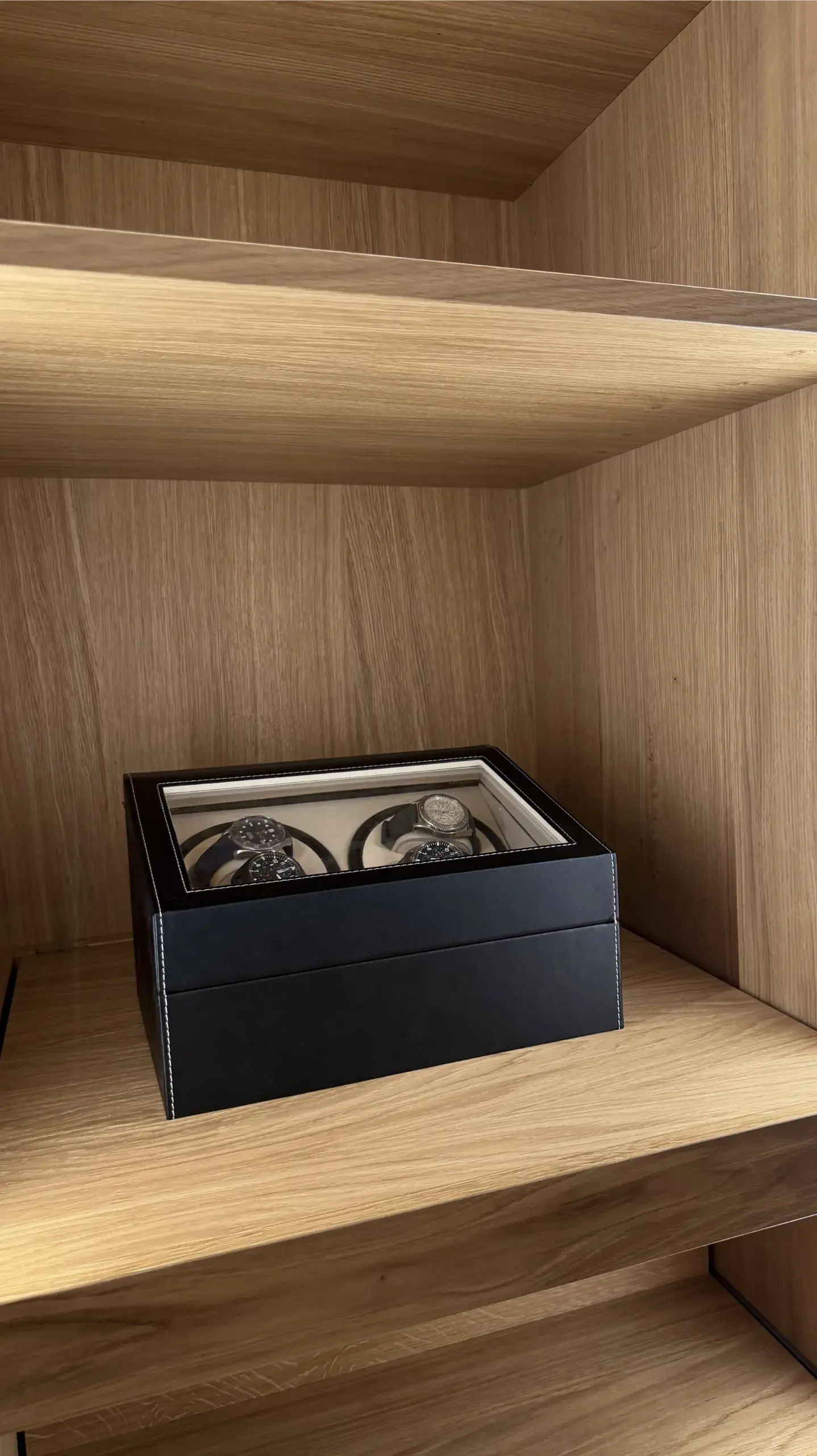 Uhrenkasten in Schrank
